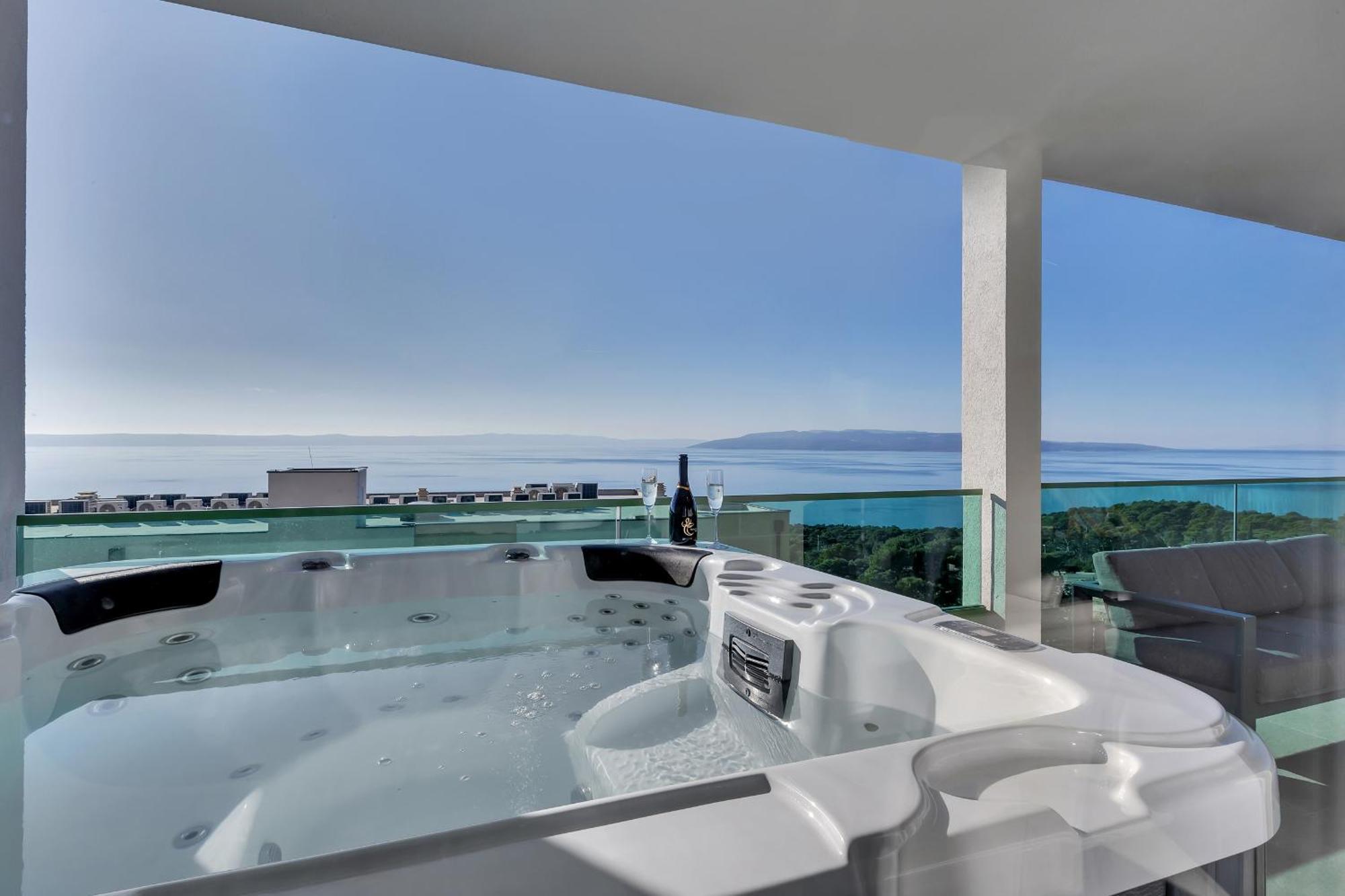 마카르스카 Exclusive Penthouse Big Blue With Private Jacuzzi 아파트 외부 사진